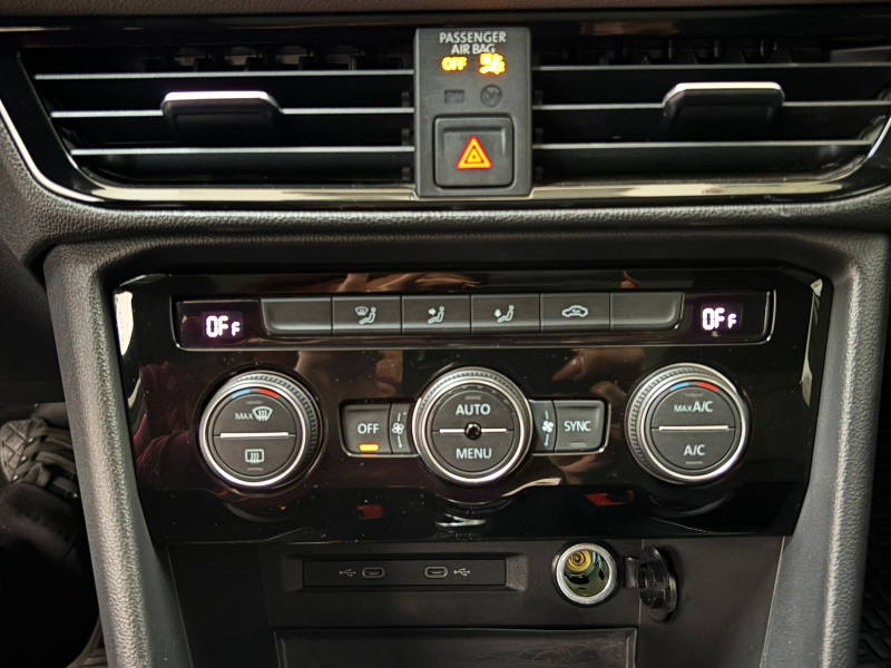 Volkswagen Taos  5 pts. Highline Black, 1.4T, 150 HP, TA, piel, f. led, TP, rieles en techo, RA-18 2022